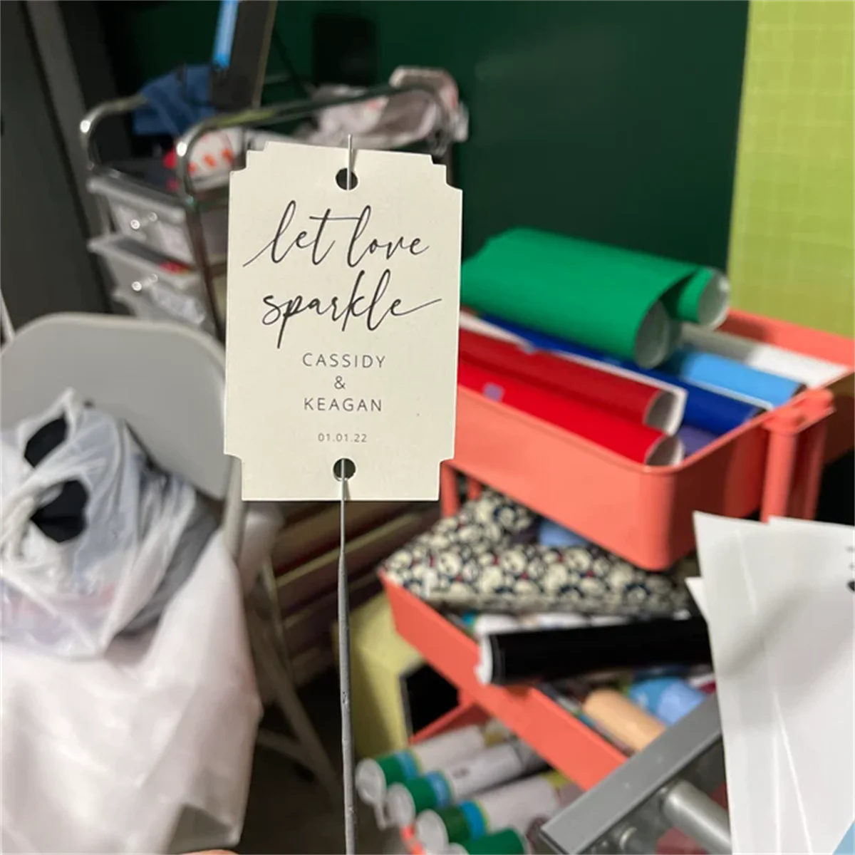 Свадебный шаблон со спарклером современная каллиграфия элегантные бирки для