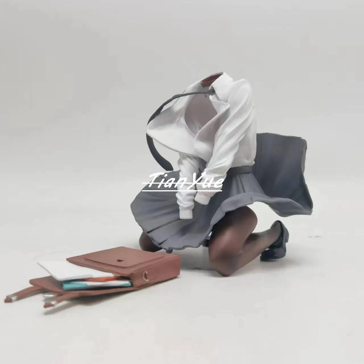 

Anime The Wind girl's cloth Figure Model Toys Christmas Gift 14cm