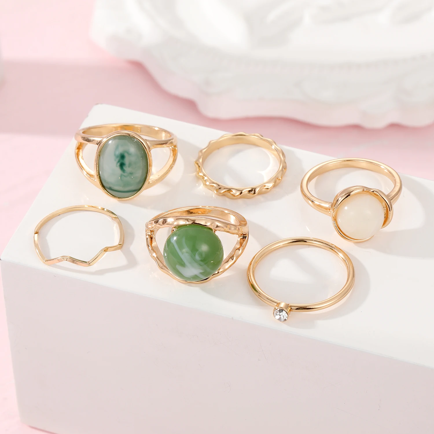 

FAMSHIN Fashion Gold Color Round Rings Set for Women Resin Crystal Chain Knuckle Rings Creative Green Party Jewelry Rings
