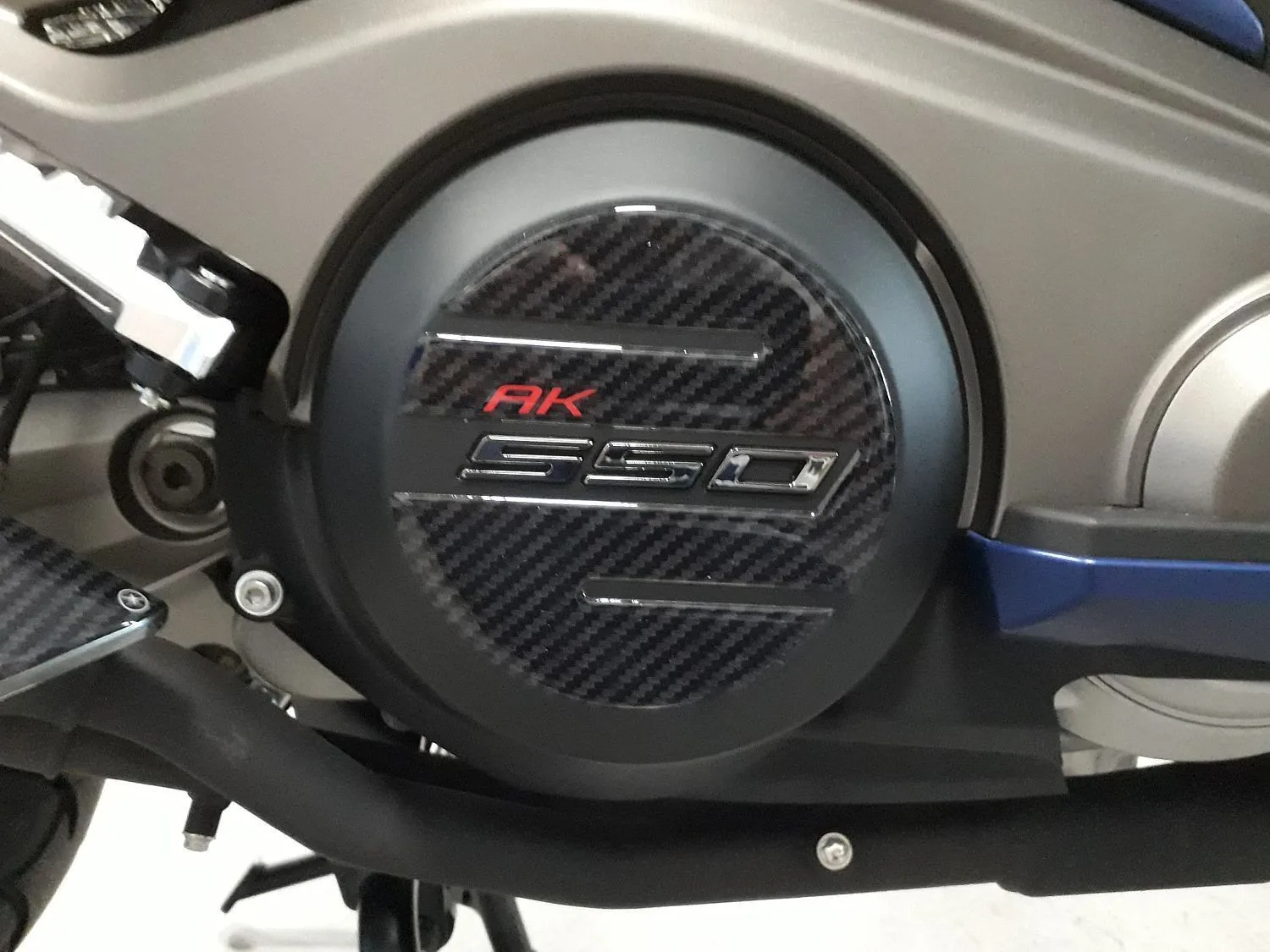 2 наклейки корпус полимерный гель 3D совместимый для скутера Kymco AK 550 | Автомобили и