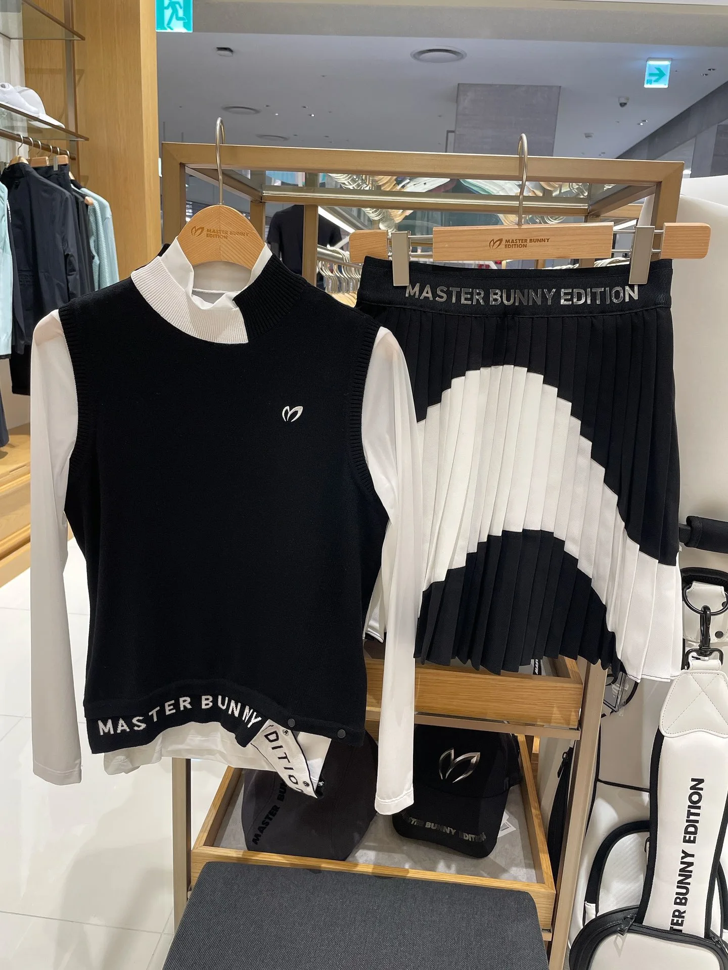

New spring summer golf medium style pleated skirt for women elegant midi pattern sports skirt with small bag ladies golf wear