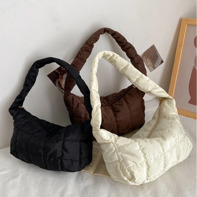 

Новая женская сумка через плечо из ткани Оксфорд, складывающаяся сумка с ромбовидной вышивкой, нишевая дизайнерская простая сумка для женщин 2022