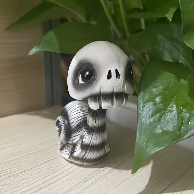 

Halloween Decorations Bobblehead Skull Snail Sculpture Figurines Resin Statue Home Desk Accessories Garden Outdoor Room Decor
