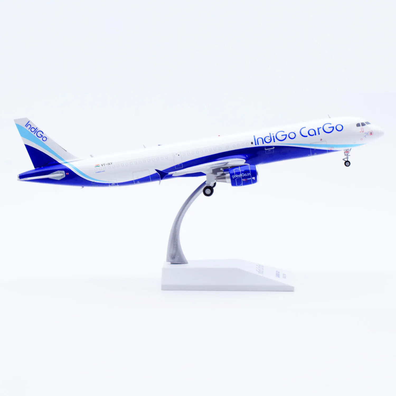 Фото Коллекционная модель самолета из сплава XX20594 JC Wings 1:200 Indigo Cargo Airbus A321(P2F) VT-IKY, литая под давлением, с подставкой №3