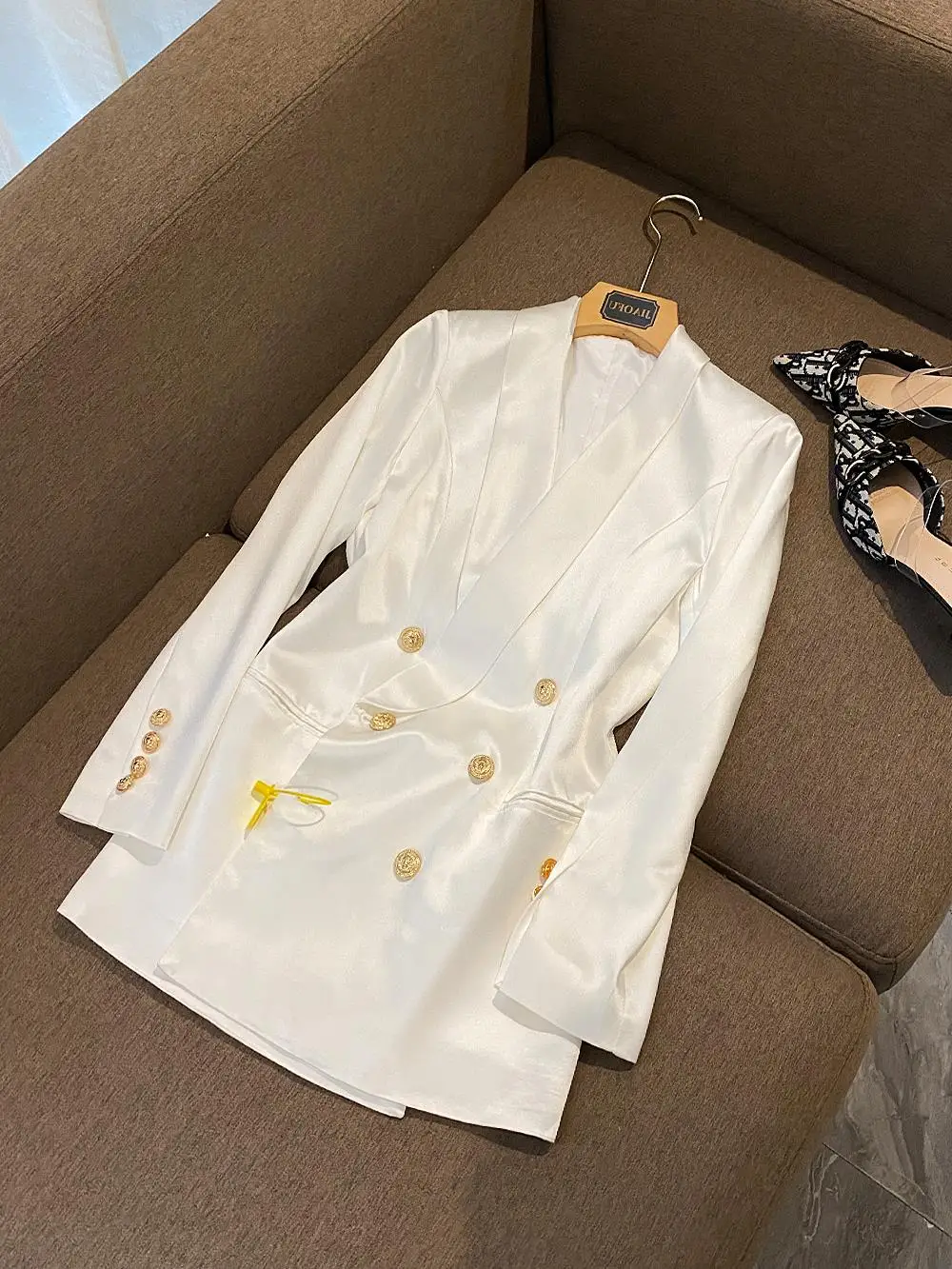 

Elegant Satin Cloth Double-breasted Long Sleeve Shawl Collar Office Lady High Quality Blazer