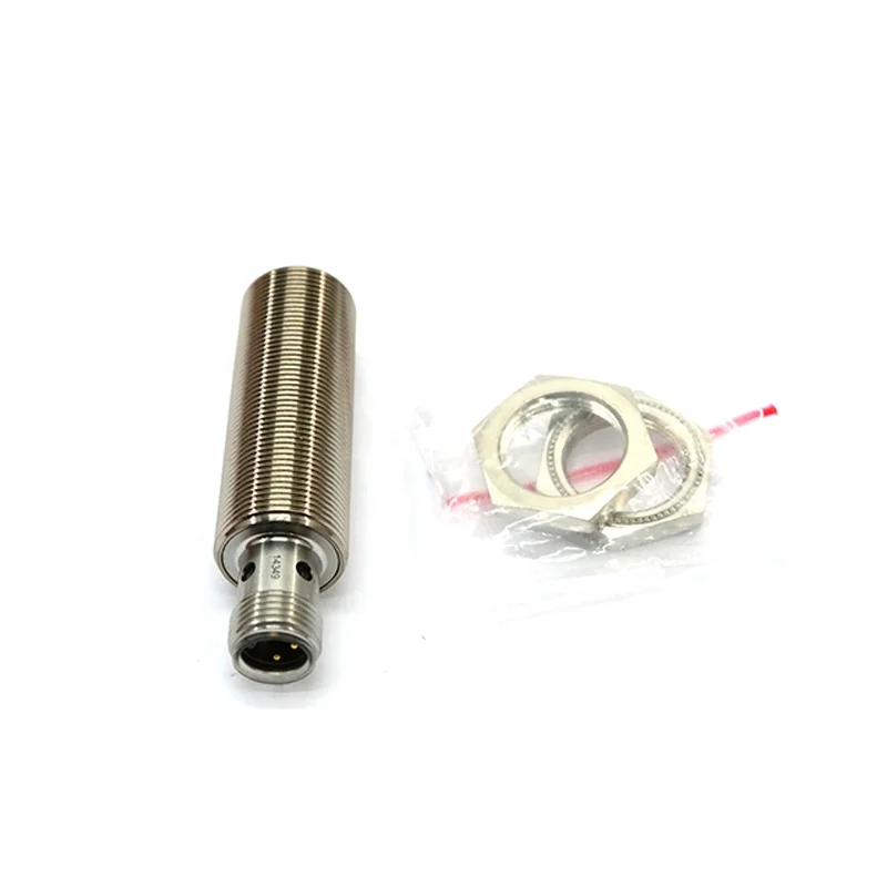 Фото Индуктивный датчик приближения NBB5-18GM50-E2-V1 №1