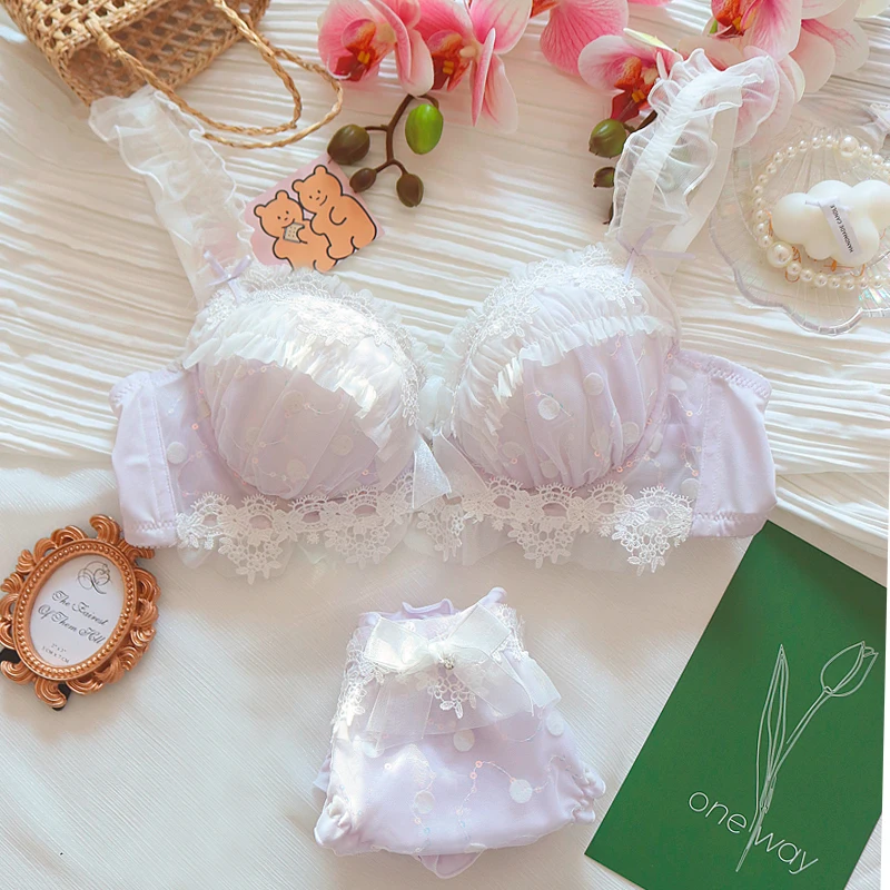 Комплект женского кружевного нижнего белья с чашками пуш-ап и блестками