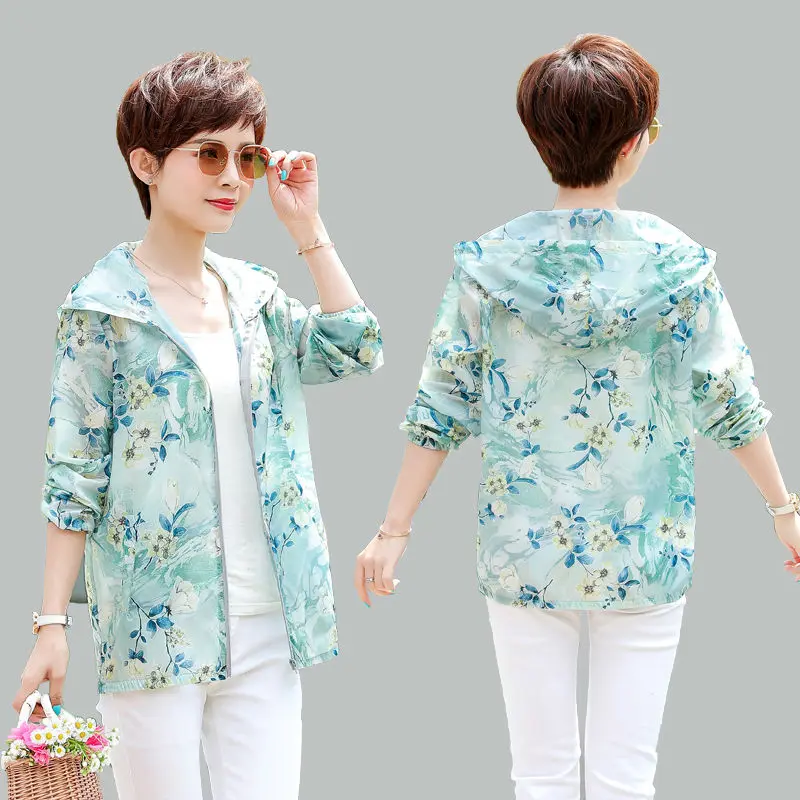 

Women 2022 Summer New Middle-aged Sunscreen Coats Female Breathable Thin Print Jackets Ladies Loose Hooded Coats T102