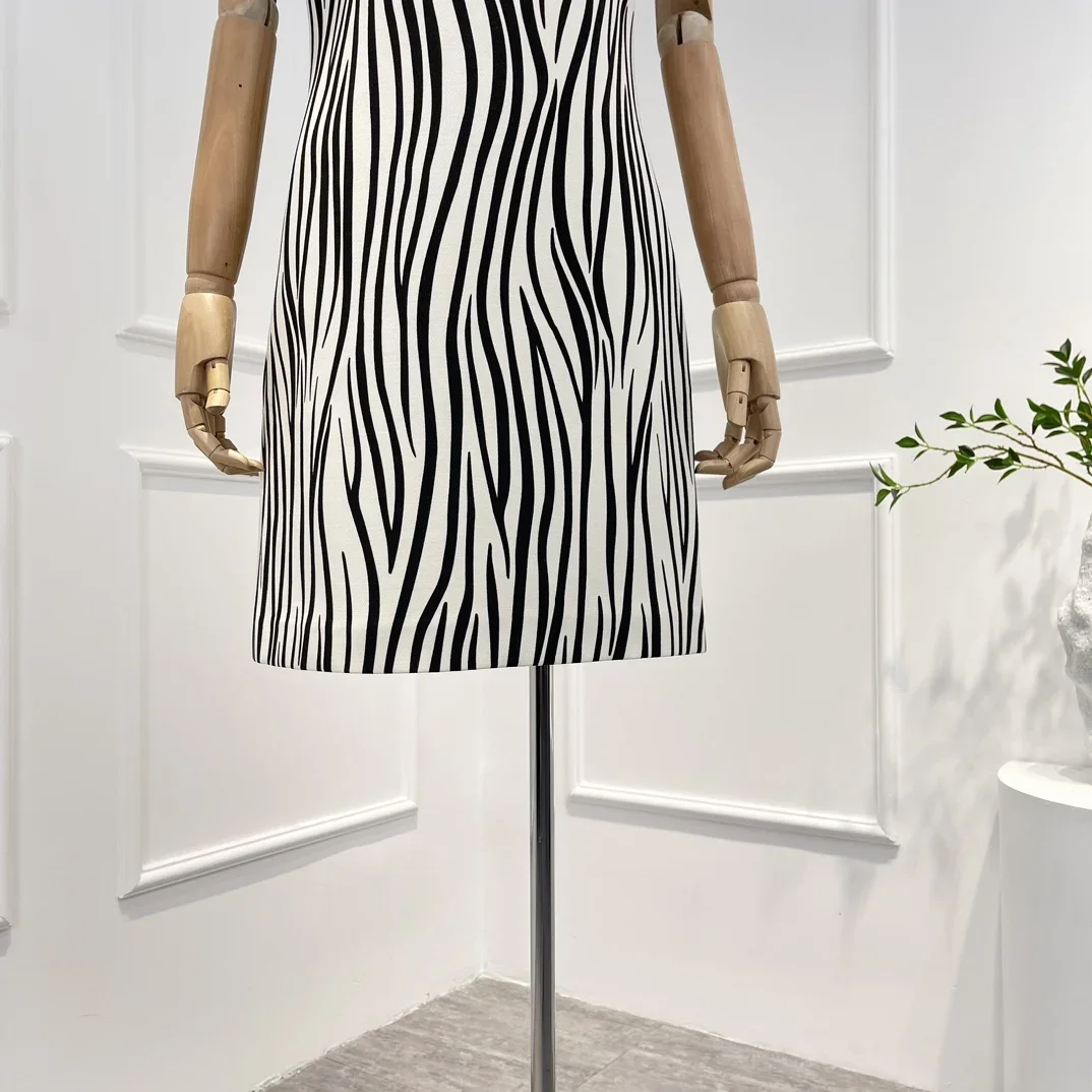 Рисунок 4 - Женское мини-платье в полоску