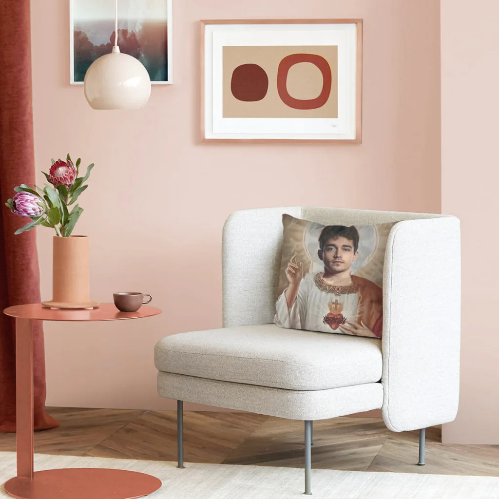 Толстая подушка из полиэстера