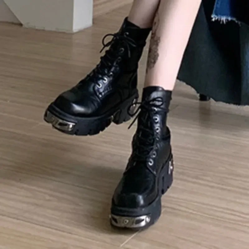 

2023 New Punk Style Platform Women Ankle Boots Women's Motorcycle Boot Fashion Ladies Chunky Shoes Metal Decor Black BIG Size