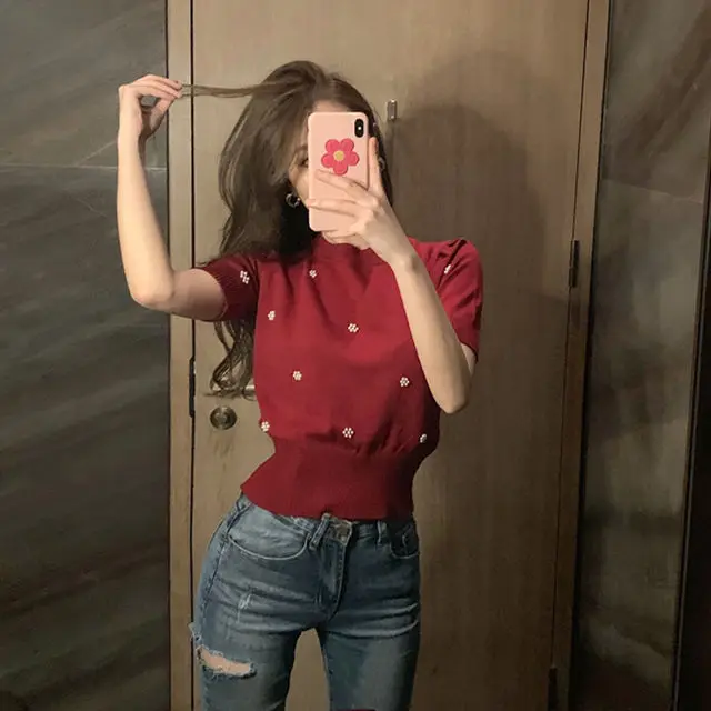 

Summer New Female Short-Sleeved Chic T-shirts Women Korean Floral Decoration Short Crop Tops Beaded Slim-Fit Knitted Tops Lady