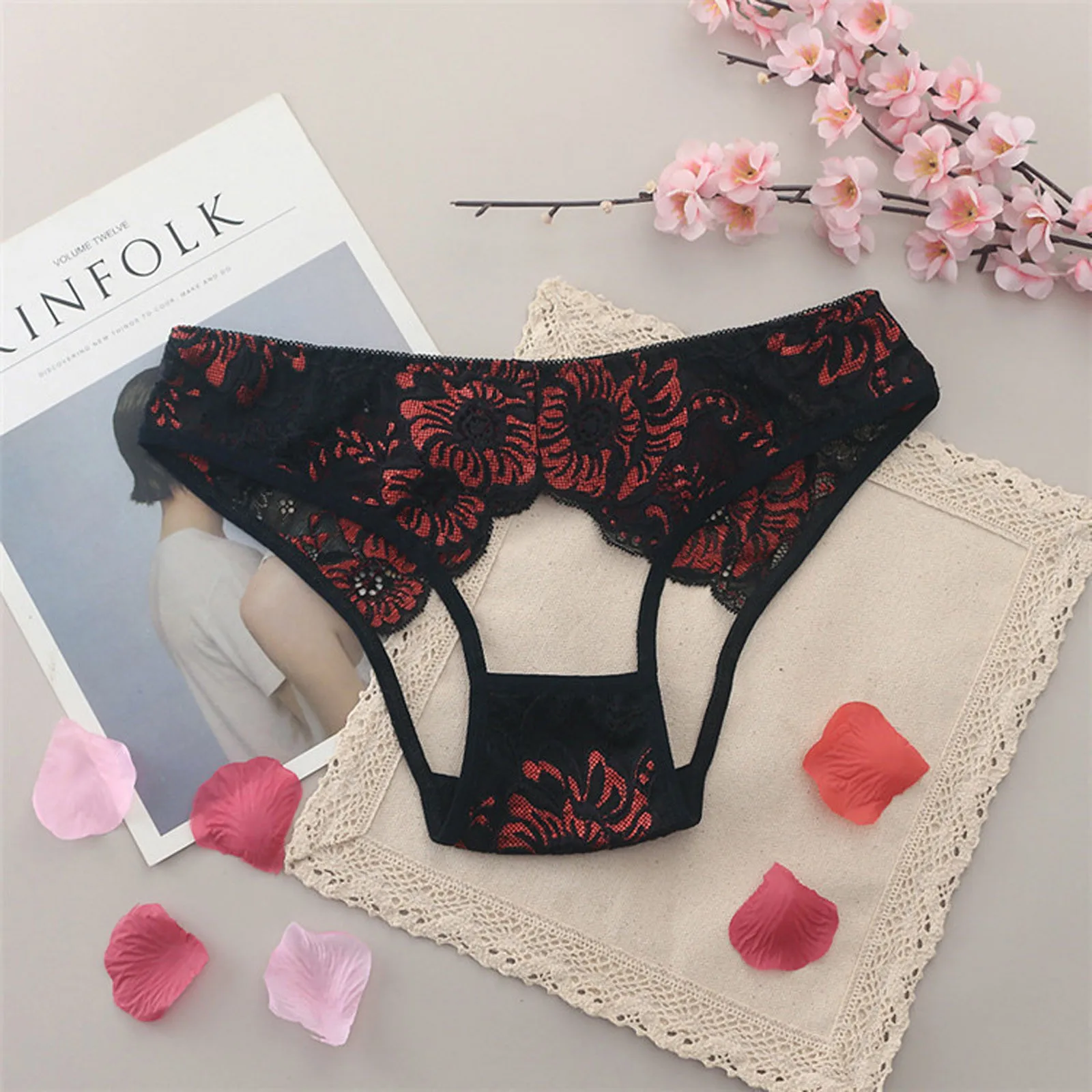 

Hollow Women's Panties Sexy Underwear Perspective Lace Underpants Stretch G-String Thongs Erotic Lingerie Breathable Woman Thong