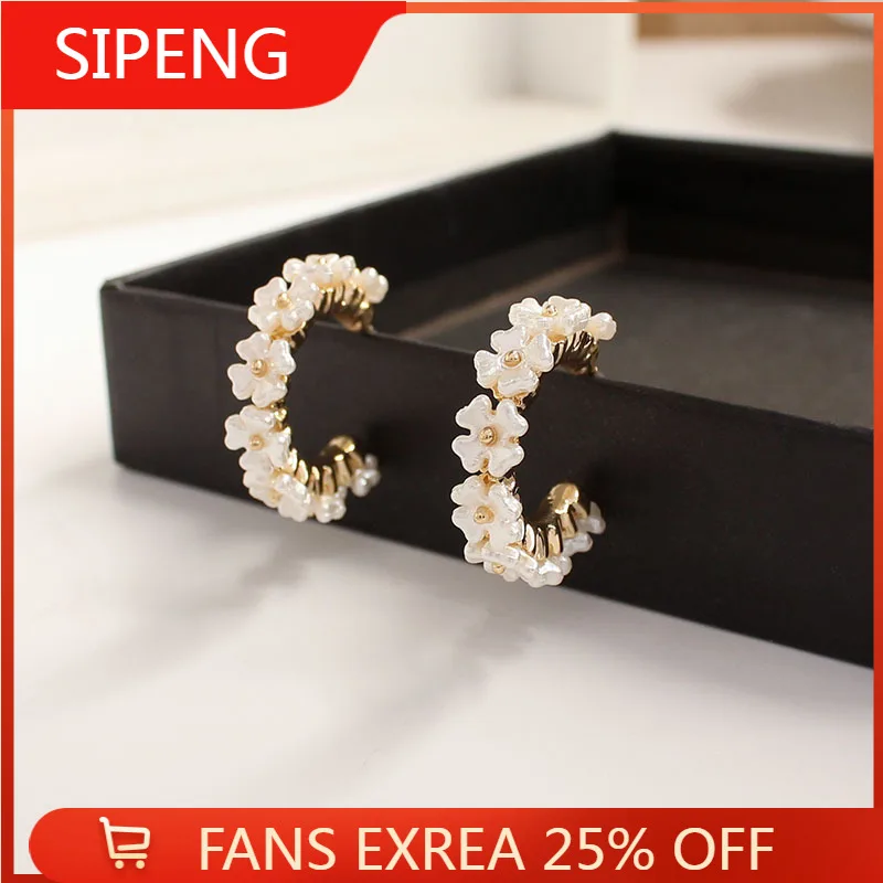 

Серьги-кольца в Корейском стиле женские, маленькие круглые ювелирные украшения золотого цвета с геометрическим дизайном, вечерние няя бижу...