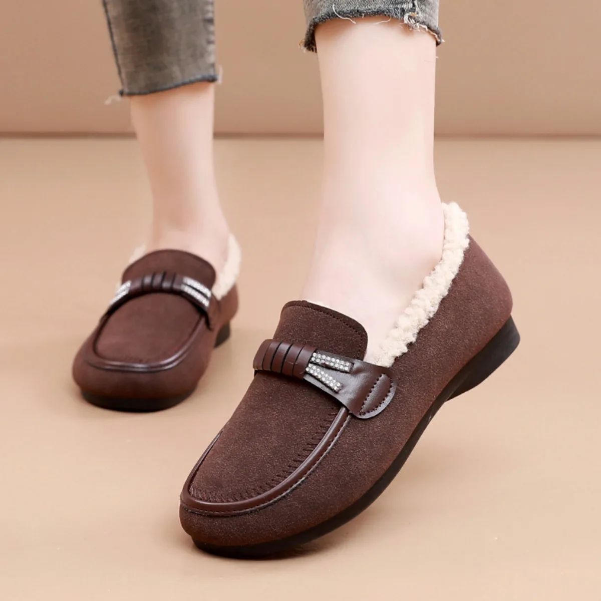 

Winter Short Plush Flat Cotton Shoes for Women 2023 New Fashion Keep Warm Slip on Casual Walking Shoes Suede Women's Ankle Boots