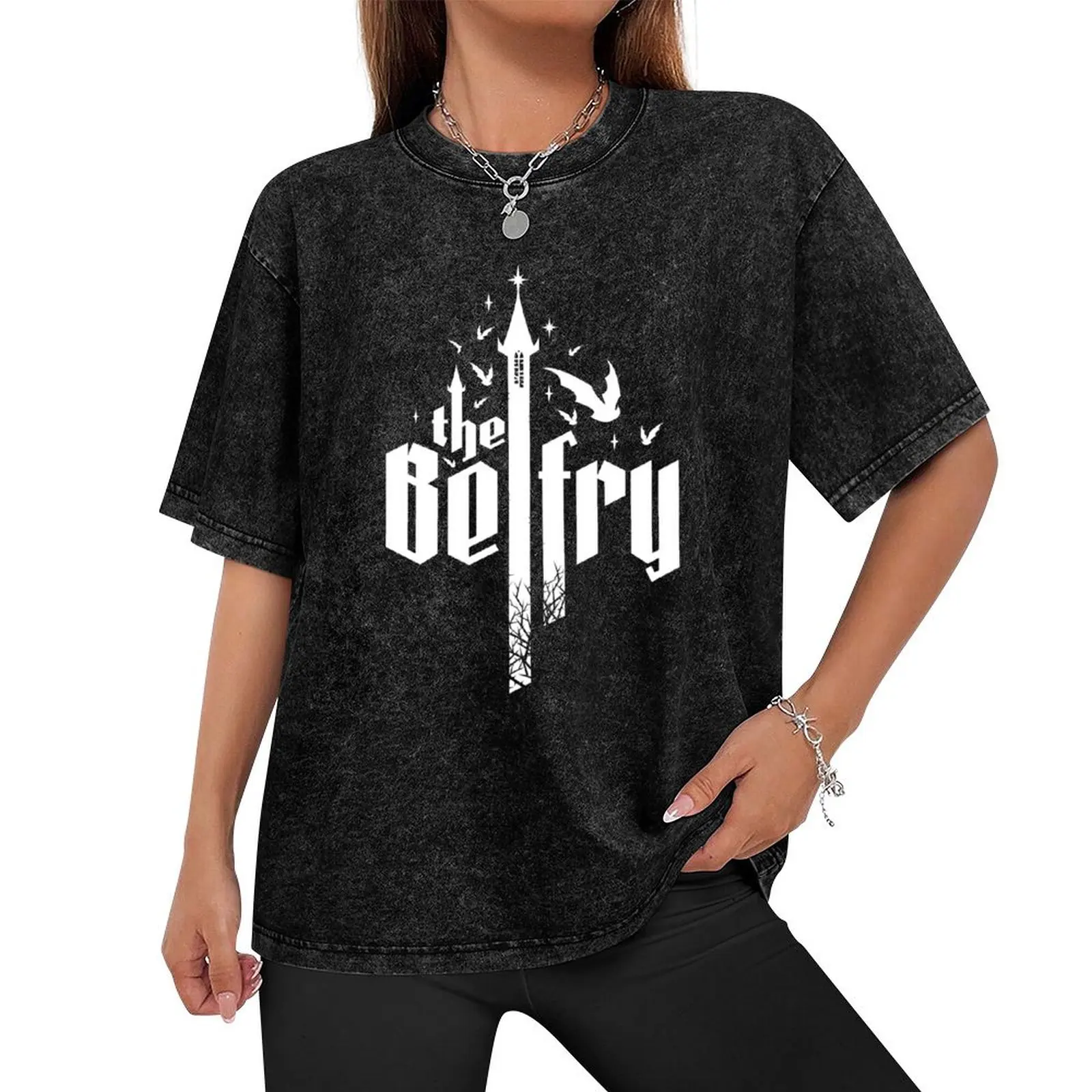 Официальная белая на прозрачном логотипе футболки с рисунком белого цвета аниме