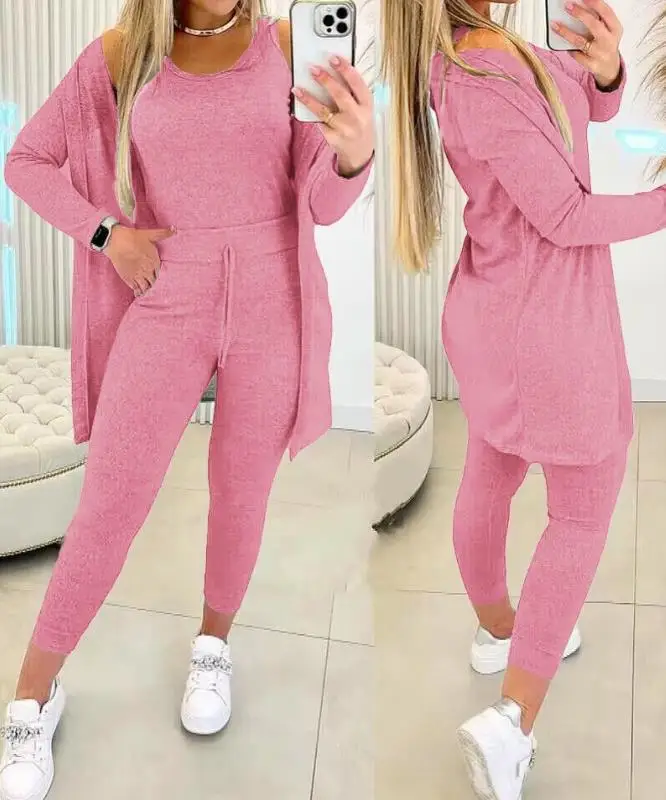 Рисунок 2 - Женские костюмы, Новинка осени