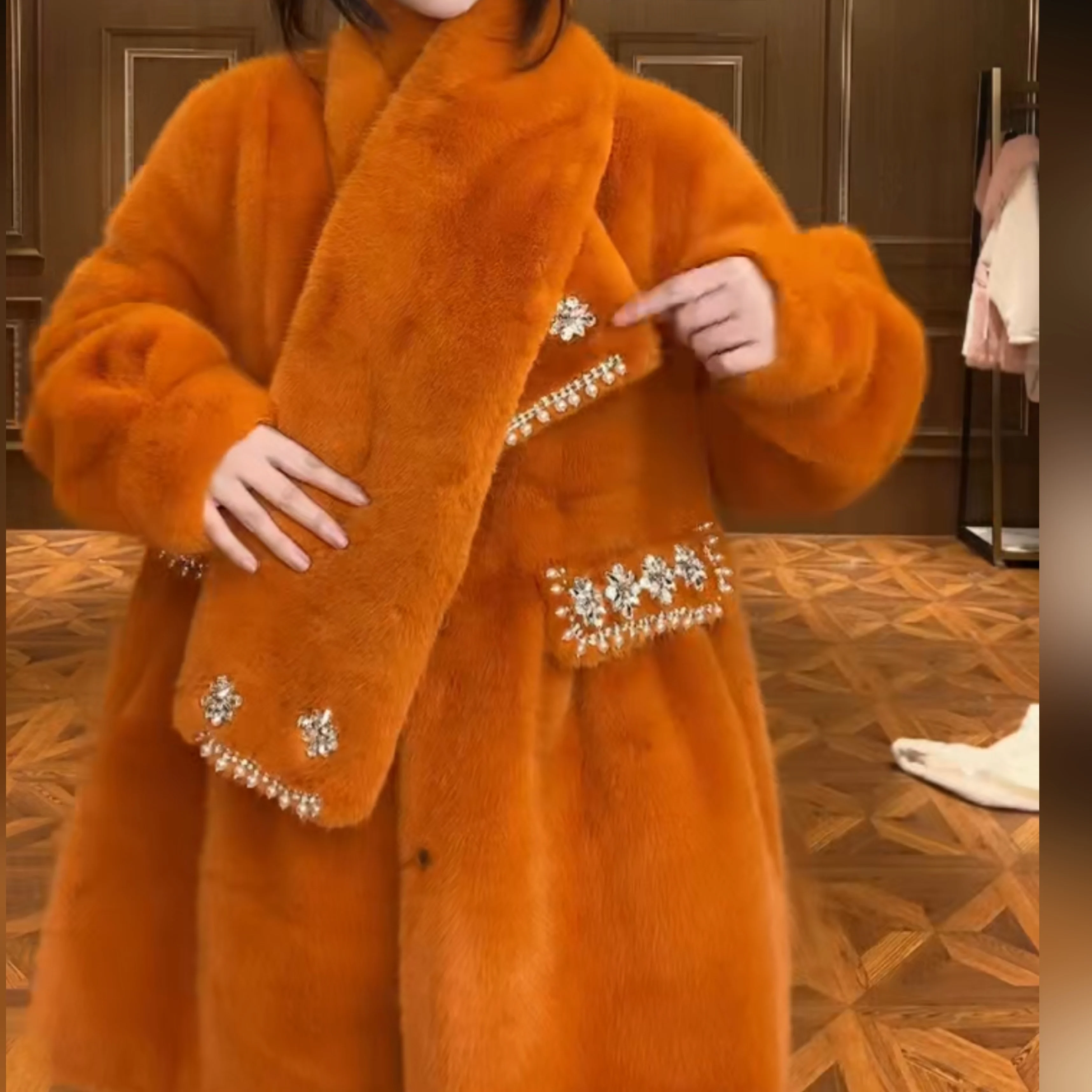 New Women's European Mink Fashion Streetwear Diamonds Warm Fur Coat Ladies 2022 Winter Elegant Casual Trend Office Lady Jacket