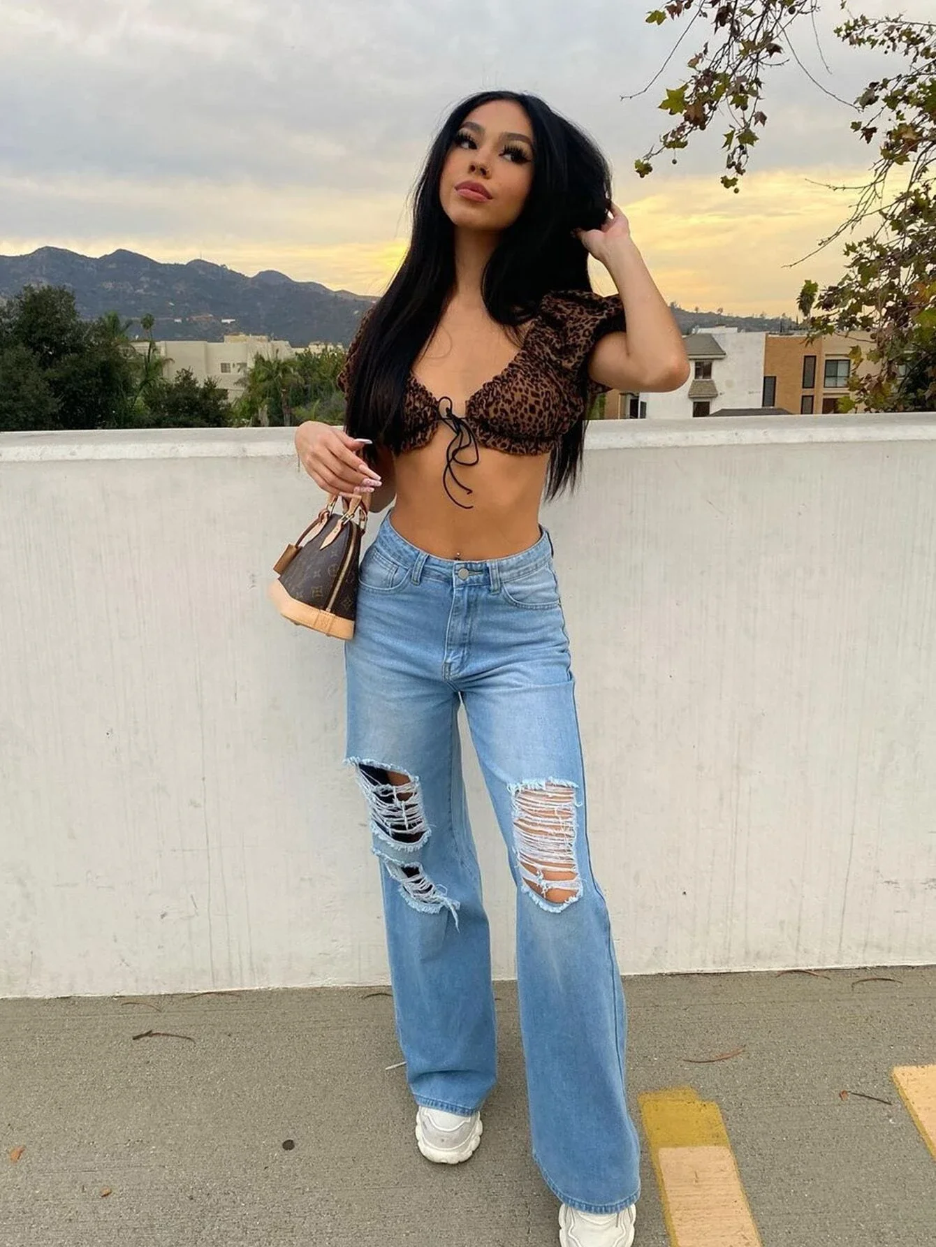 

women's ripped high waist mopping floorHigh Waisted Distressed Baggy Jeans Without Bag