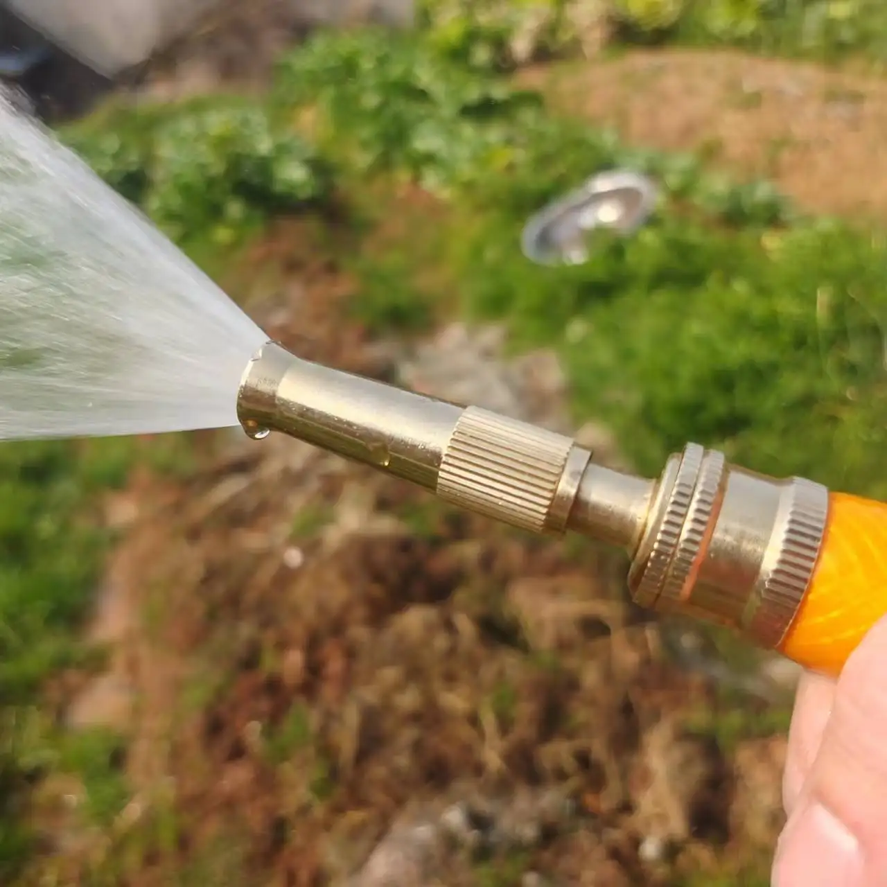 

Twist Garden Fire Hose Nozzle Solid Brass Surface High Pressure Water Sprayer for Garden Hose Washer Included One Hand Operation