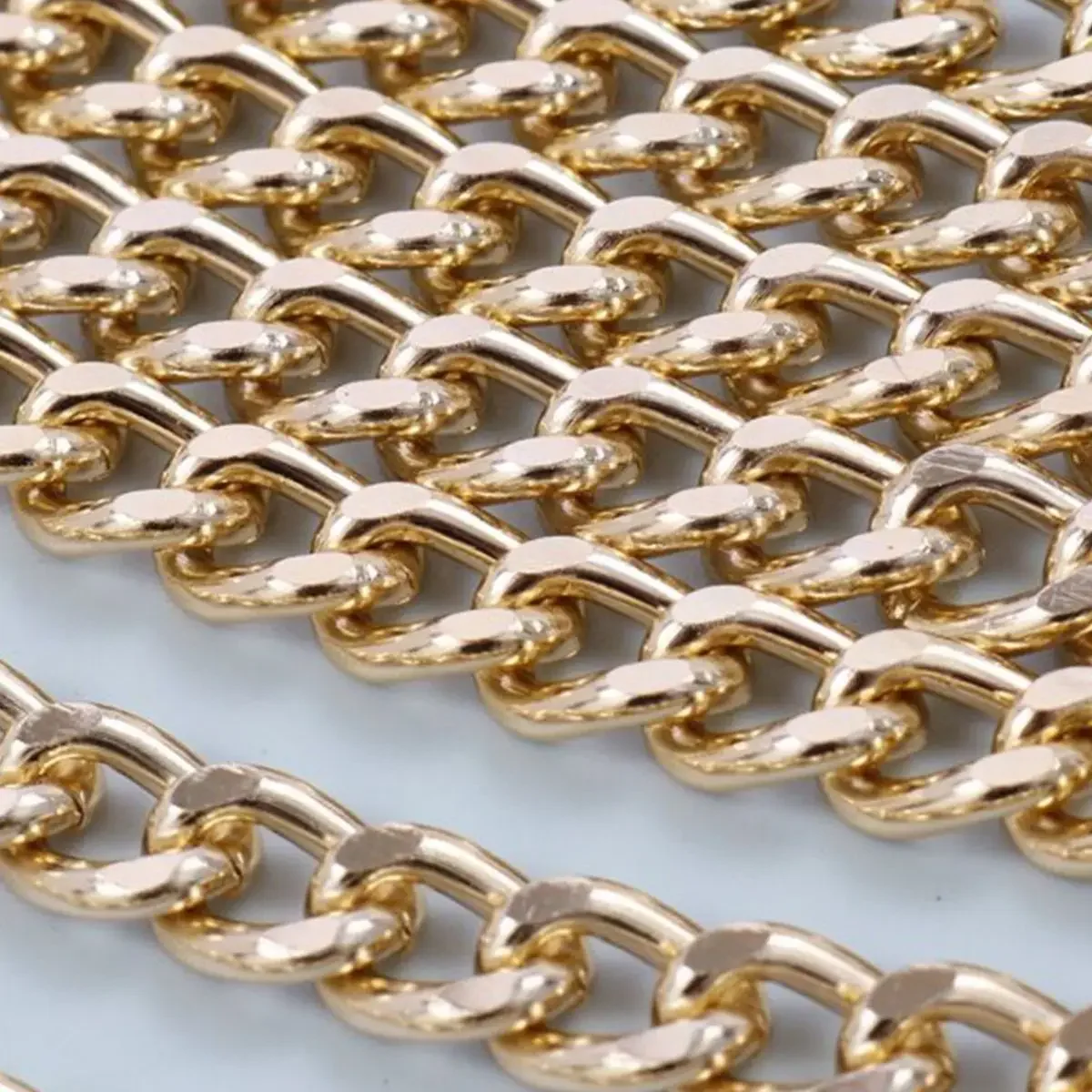 Регулируемый ремень в готическом стиле объемный Золотой с кисточками