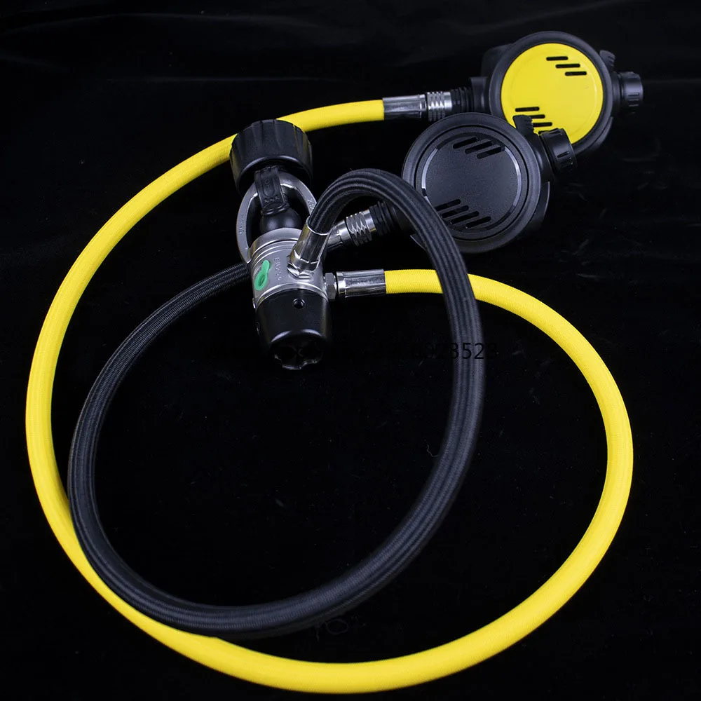 Регулируемый сбалансированный мембранный регулятор для подводного плавания с