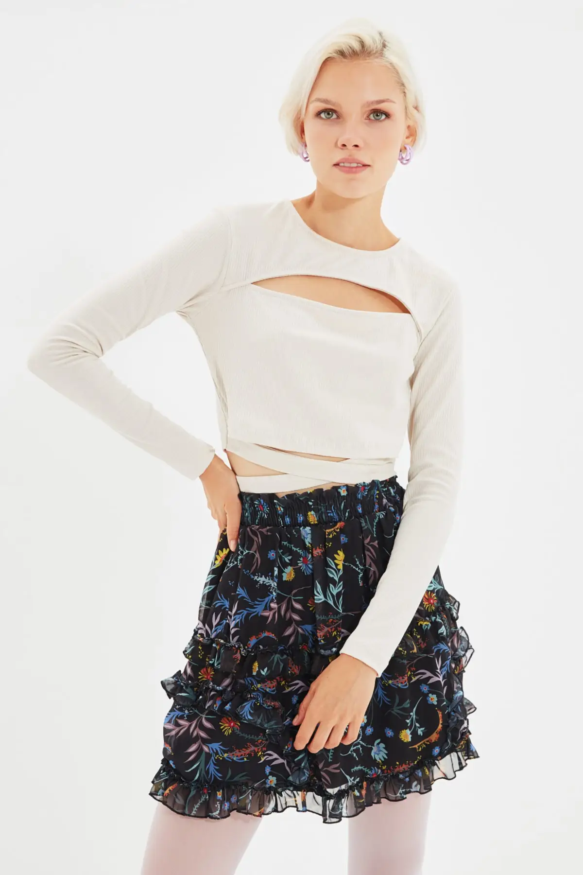 

Trendyol Cut Outlu Ribbed Crop Knitted Blouse TWOAW22BZ0686