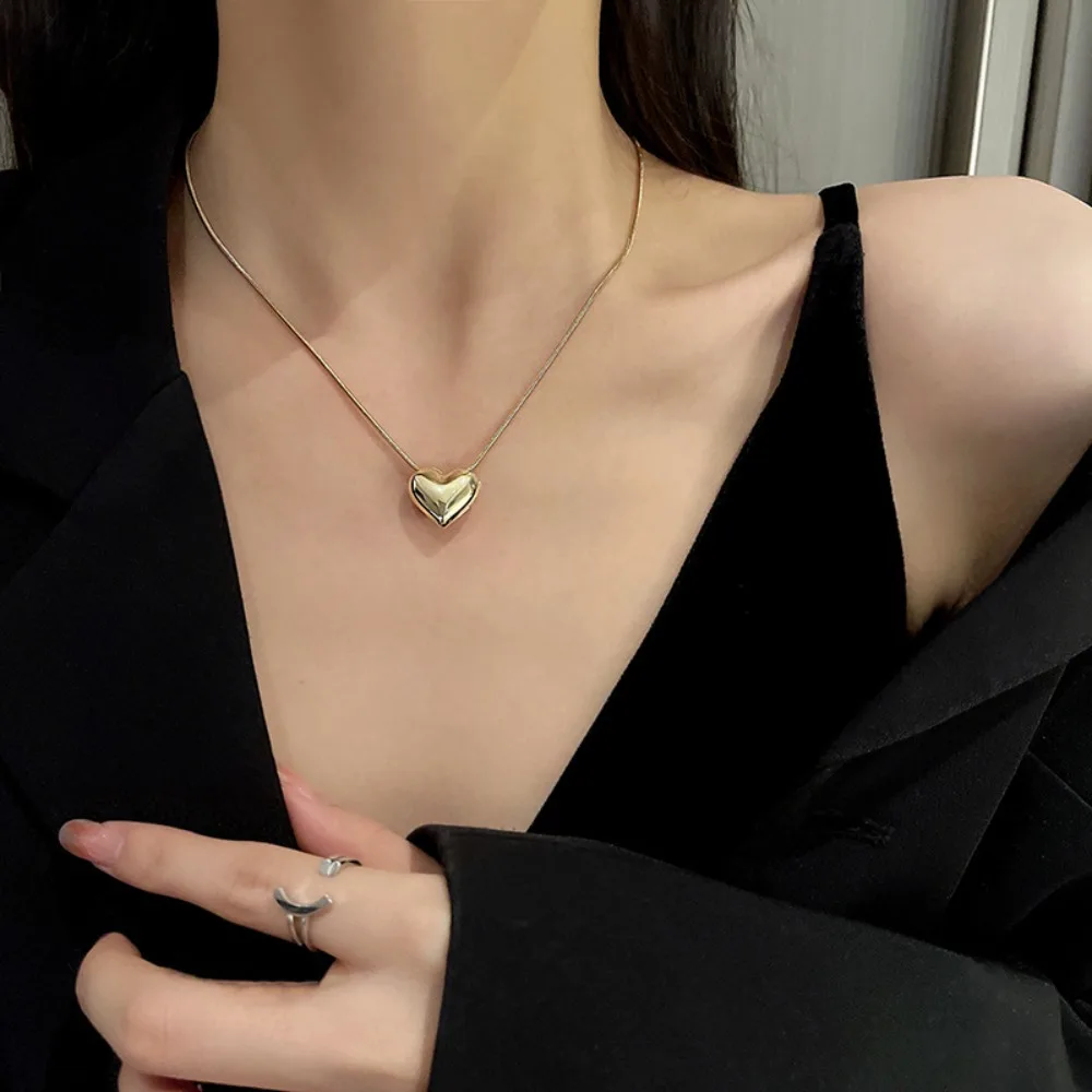 

Simple Love Heart Pendant Necklace Korean New Fashion Gold Silver Snake Bone Chain for Women Jewelry Gift