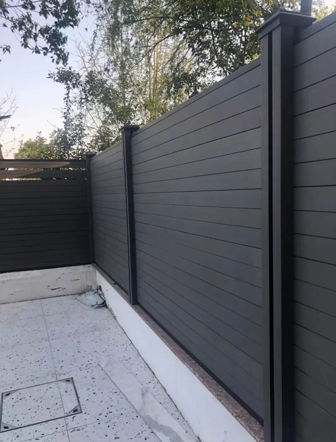 Фото Высота ограждения WPC IP65 Водонепроницаемость и защита от ультрафиолета, усиленная алюминием ветрозащита 120 км/ч для конфиденциальности сада/двора, индивидуальная длина №5
