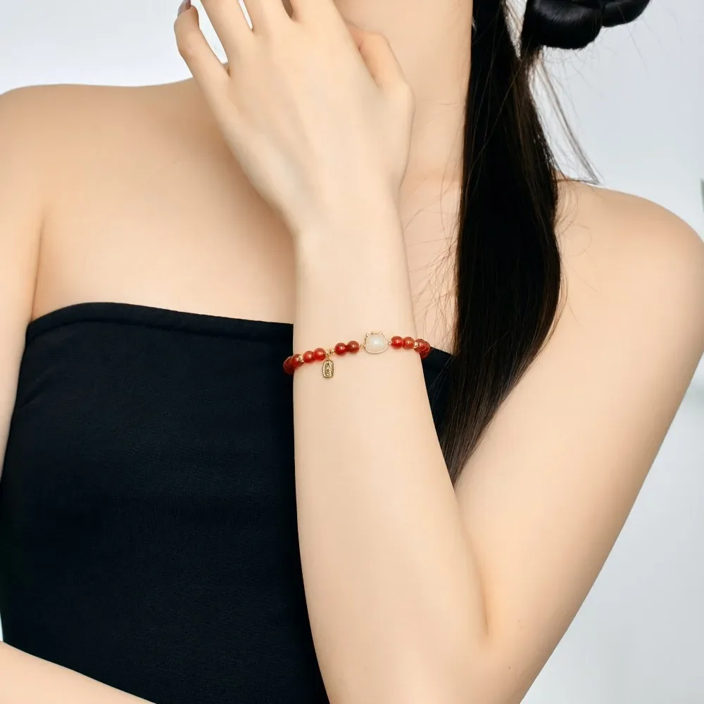 Женский браслет из серебра S925 пробы с бусинами и драконом