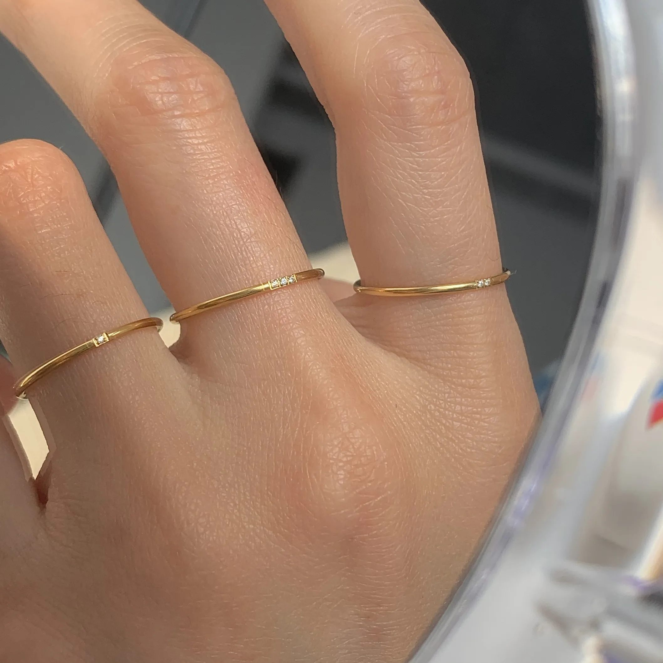 Украшения в горошек Очень тонкое кольцо с маленьким бриллиантом Двойной