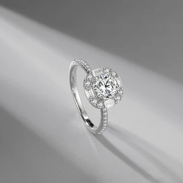 Женское Обручальное кольцо серебристое покрытое платиной муассанитом - купить