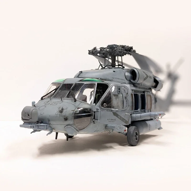 Комплект собранной модели самолета Kitty Hawk KH50010 Американский HH-60H Pave