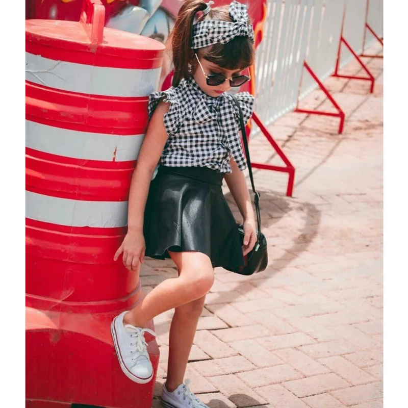 

2023 New Infant Baby Girls Outfit Set Summer Plaid Small Flying Sleeve Top + Black Leather Skirt + Bowknot Three-piece Set