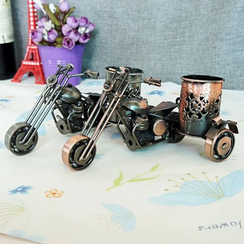 

Upscale Metal Crafts Office Creative Ornaments Fashion Motorcycle Model Pen Holder Office Storeage Tool Furnishing Decorations