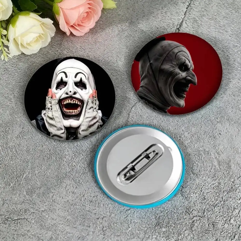 Фото Броши и значки Art the Clown из фильма ужасов T-Terrifier (25 мм, 32 мм, 44 мм, 58 мм, 75 мм) для аксессуаров и подарков №2