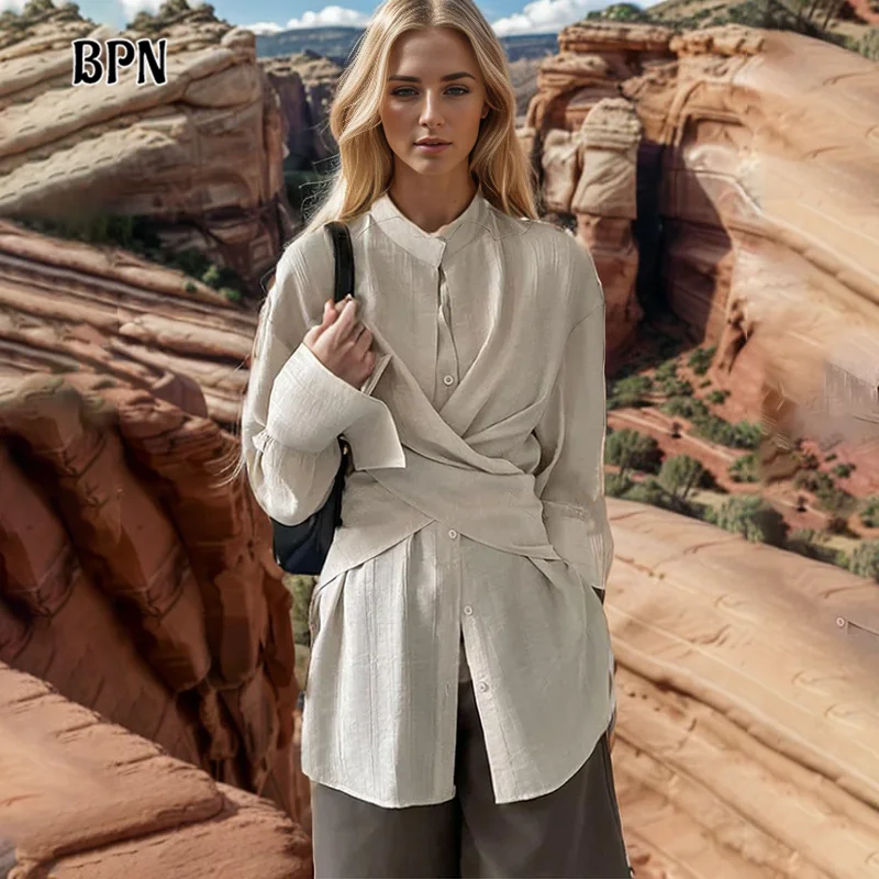 Блузка женская с круглым вырезом и длинным рукавом однобортная