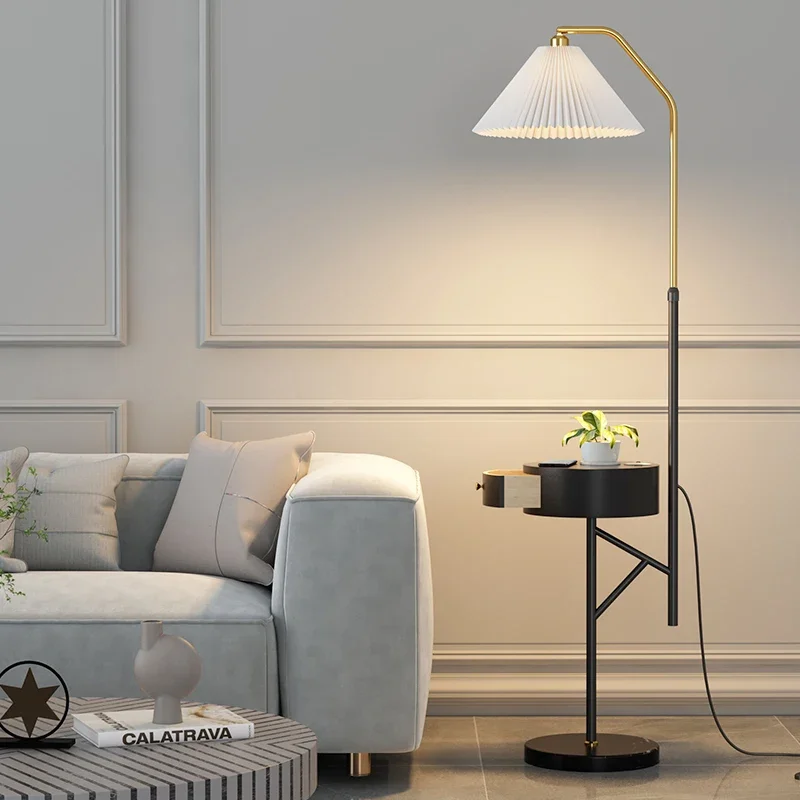 Напольная лампа с планкой