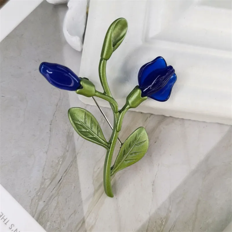

Green Lacquered Resin Lily of The Valley Flower Brooches for Women Fresh Simple Plant Flower Pins Fashion Enamel Pin Jewelry