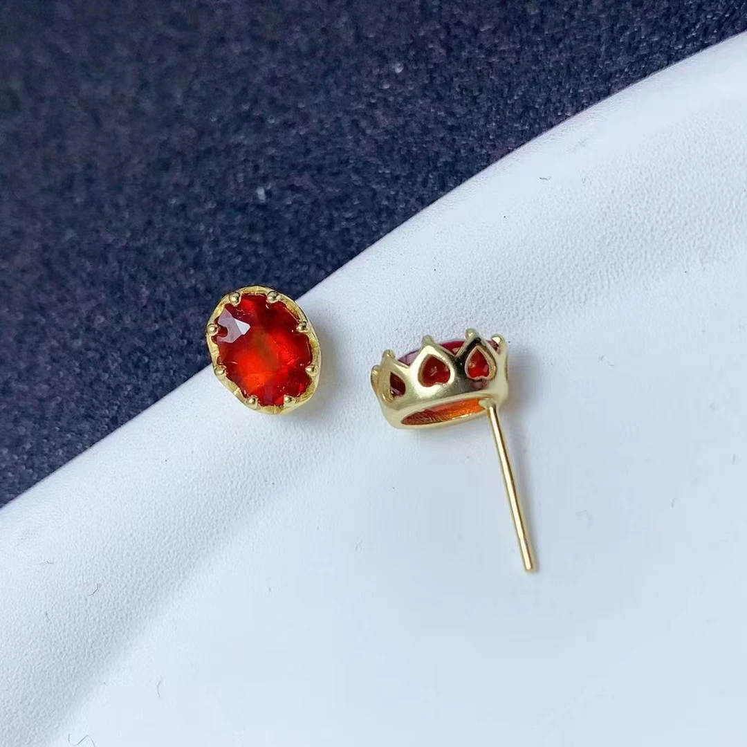 Серьги-гвоздики с гранатом 18 карат