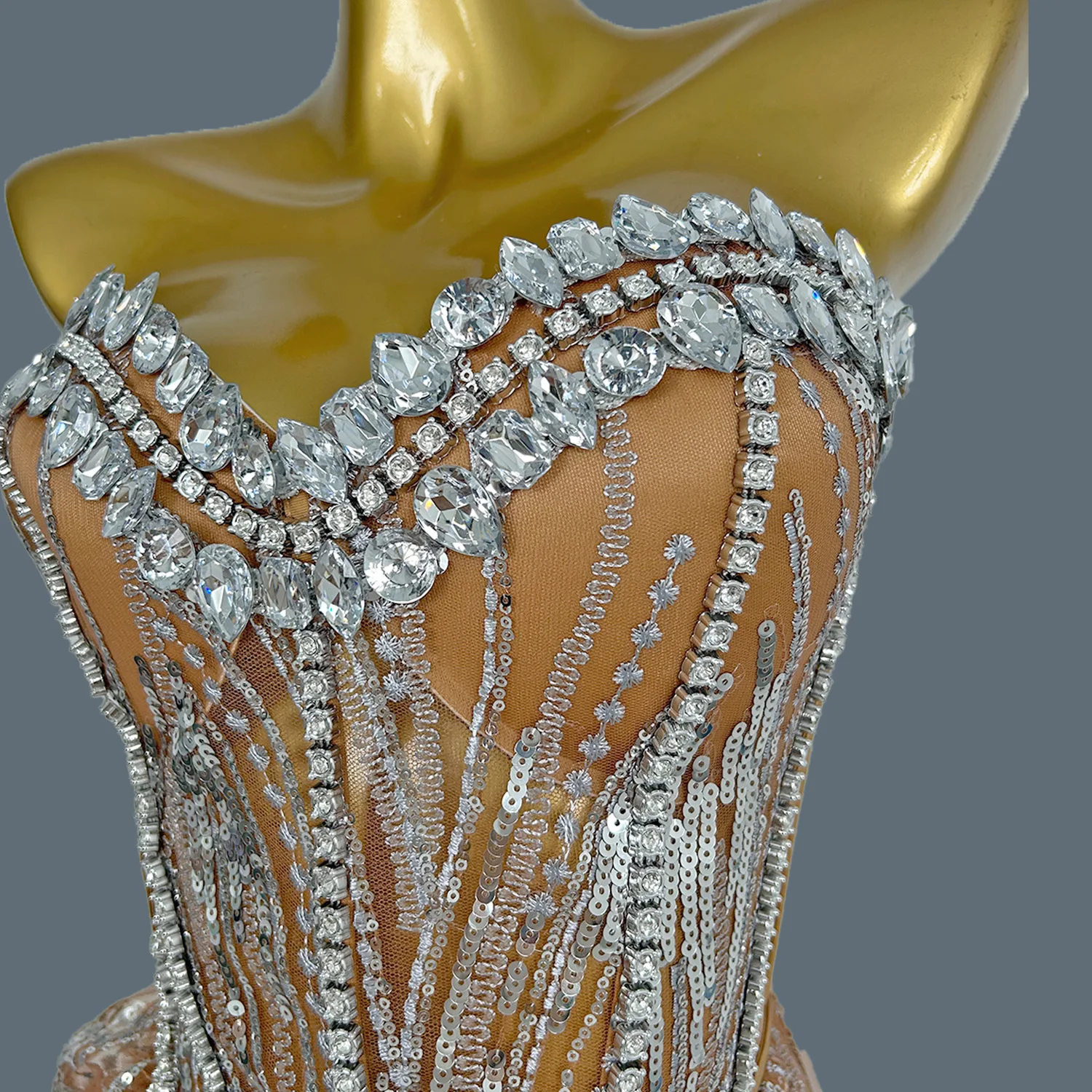 Новинка 2024 серебряное блестящее женское платье без бретелек со стразами длинное