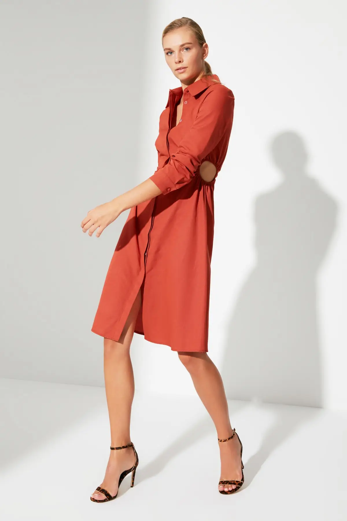 

Trendyol Cut Out Detail Shirt Dress TWOAW22EL0634