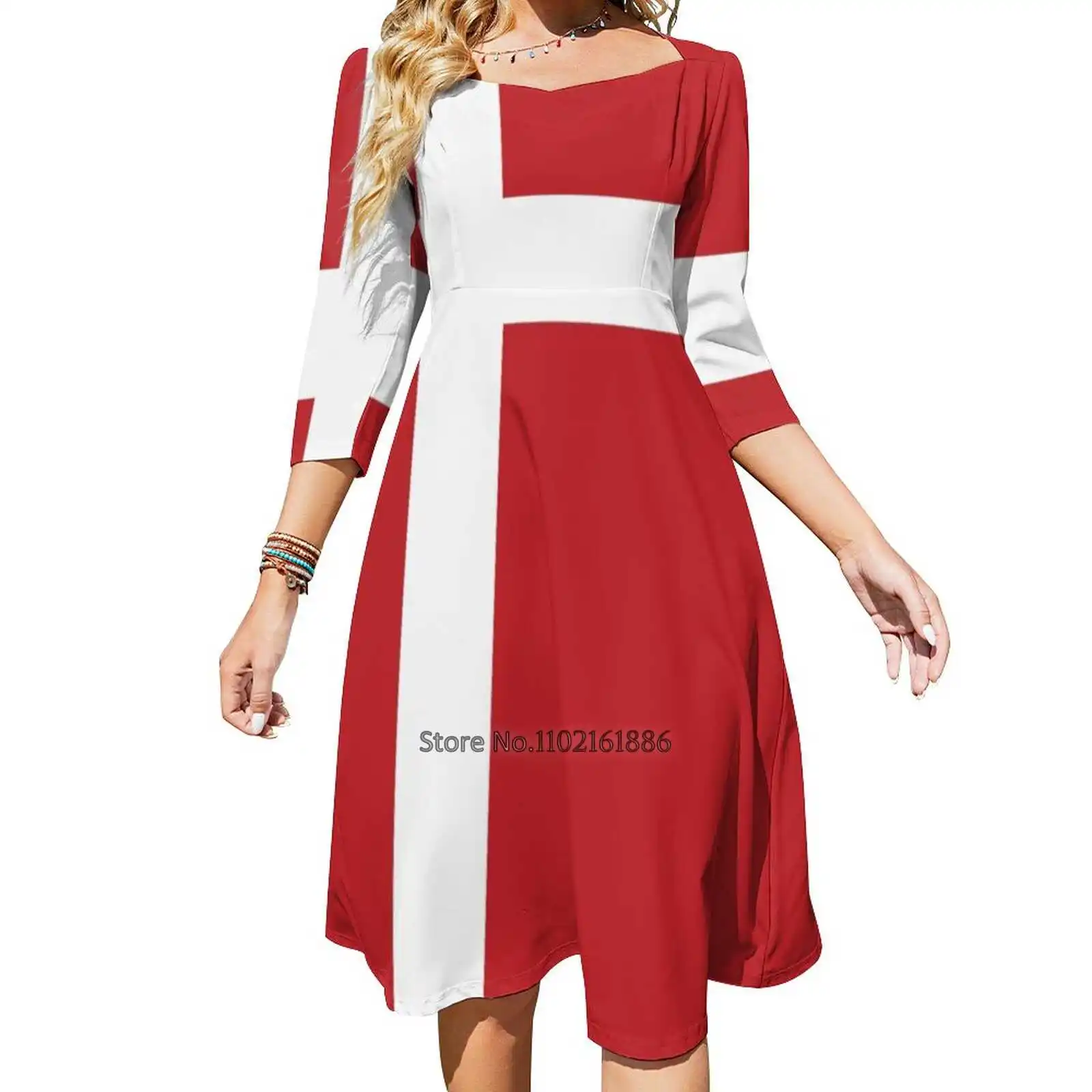 Платье с открытой спиной датским флагом квадратным вырезом и шнуровкой сзади |