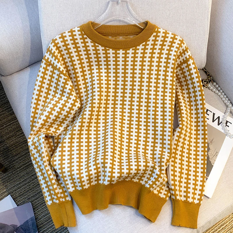 

Женский трикотажный пуловер в клетку с круглым вырезом и длинным рукавом