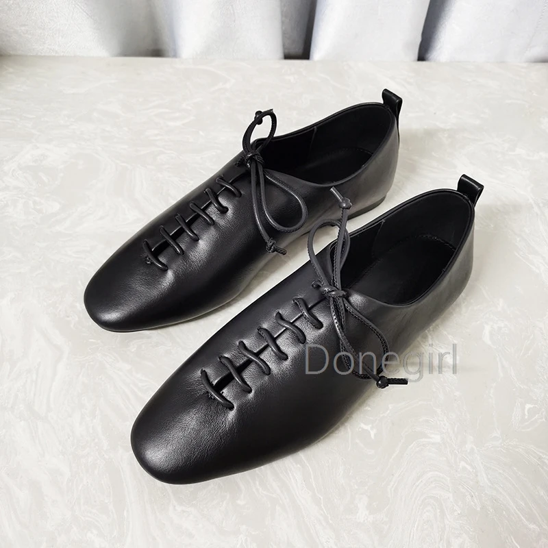 Женские кроссовки из натуральной кожи на плоской подошве