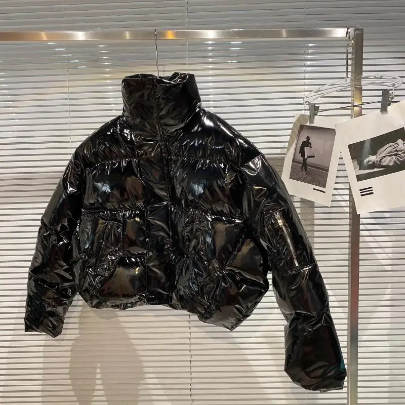 Женская куртка из лакированной кожи с воротником-стойкой и хлопковым подкладом