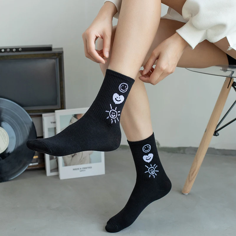 3 Pairs/Box Simplicity Love Smiley Stockings Cotton Harajuku Black White Graffiti Soft Fashion Gifts Men Women Long Socks Pack