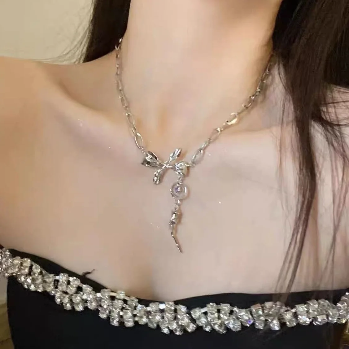 

Punk Bowknot Pendant Necklace For Women Silver Color Metal Rose Flower Hip Hop Cool Girls Choker Chain Necklaces Y2K Jewelry