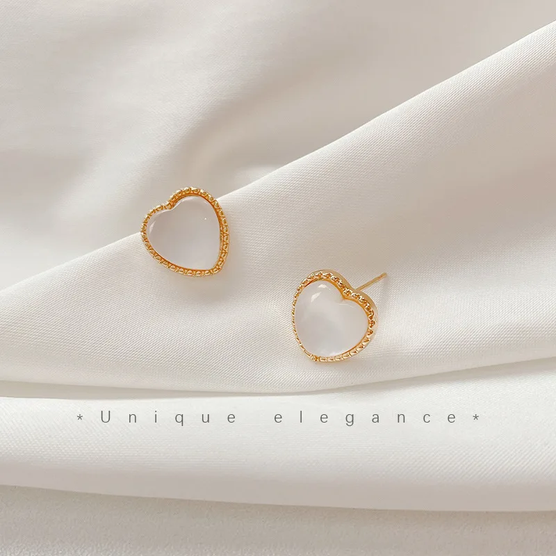 

Ins Wind Trend Fashion Silver Needle Earrings Moonstone Heart Simple Earrings Atmospheric Temperament Small Earrings Women