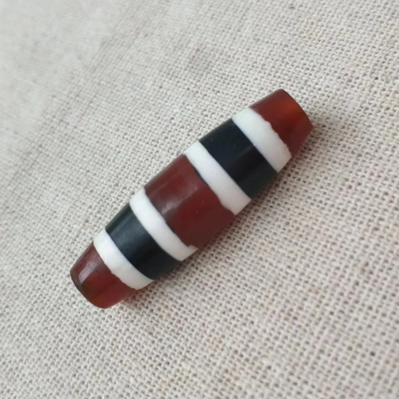 1pcs/lot natural gemstone black white red three-color etched line beads carnelian weathered pulp oval column old agate jewelry